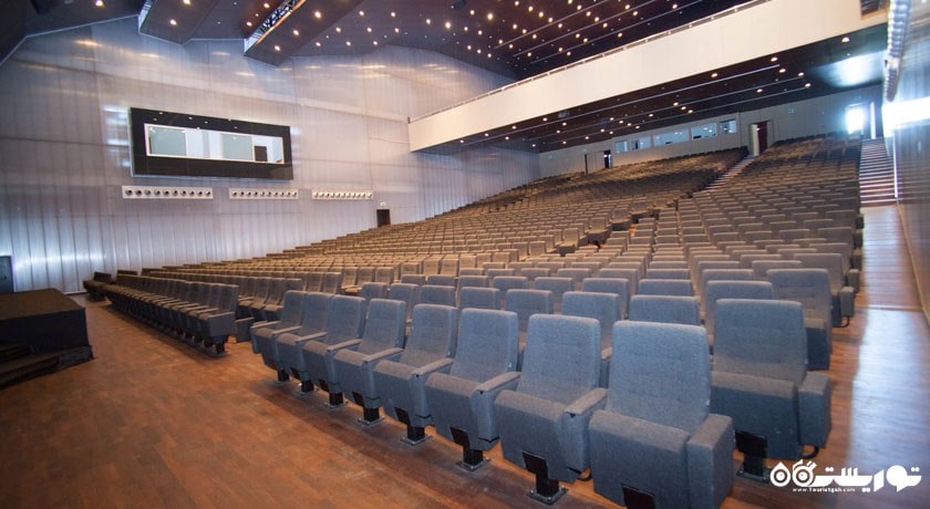 سالن همایش و جلسات